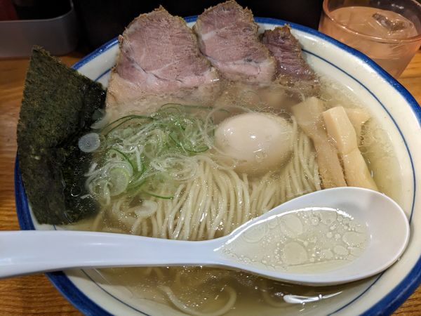 「チャーシューメン（塩）+味玉」@上州地鶏ラーメン 翔鶴の写真