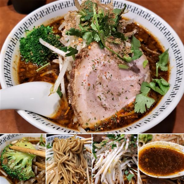 「スパイスもやしラー麺＋半辛味半スパイス増し＋大蒜＝1290円」@スパイス・ラー麺 卍力 秋葉原店の写真