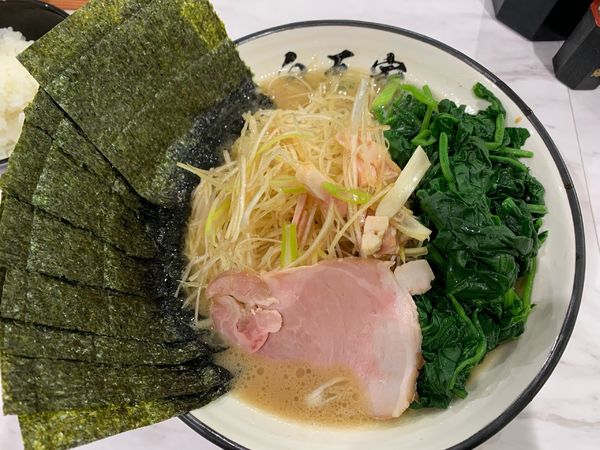 「ねぎラーメン白　ほうれん草のりT P」@家系ラーメン 白王家の写真