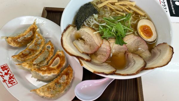 「チャーシュー麺 スタミナ餃子」@ラーメンガキ大将 谷田部店の写真