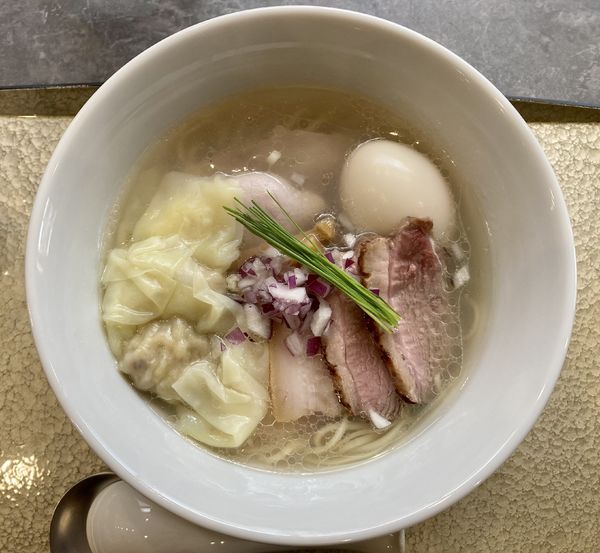 「中華蕎麦 特上 塩」@宍道湖しじみ中華蕎麦 琥珀 池袋店の写真