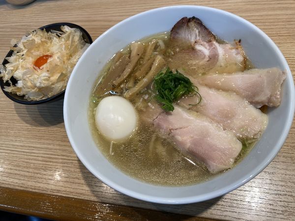 「しお全部入り＋名古屋コーチンの漬け卵ご飯」@しおらーめん進化 2ndの写真