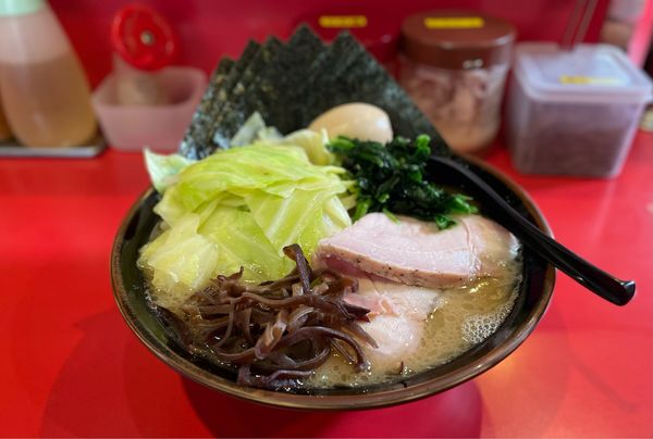 「昼飯セット¥900、キャベツ¥100」@どんとこい家の写真