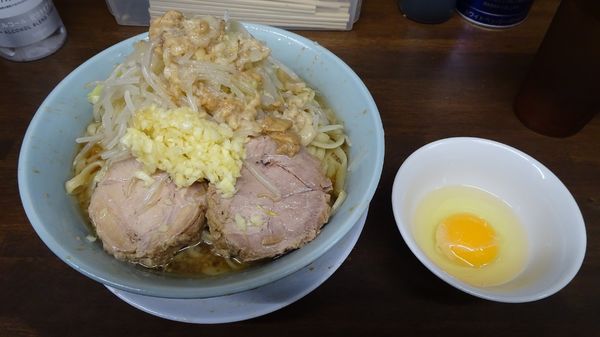 「小らーめん（900円）＋生卵（50円）ヤサイニンニクアブラ」@らーめん玄の写真