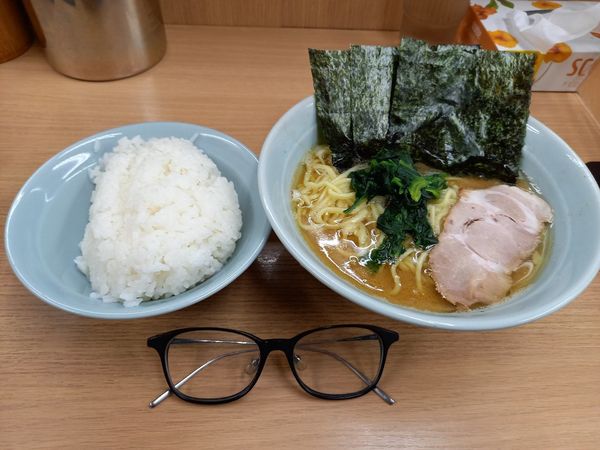 「ラーメン並(かため・おおめ)」@横浜ラーメン 武蔵家 日吉店の写真