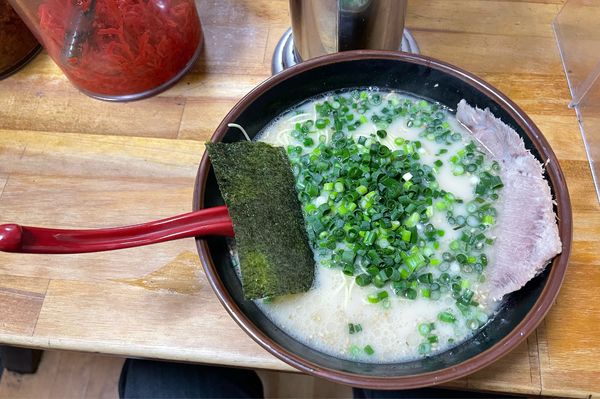 「博多万能ネギラーメン」@博多ラーメン長浜や 上野店の写真