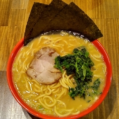 横浜家系ラーメン いず三家の写真