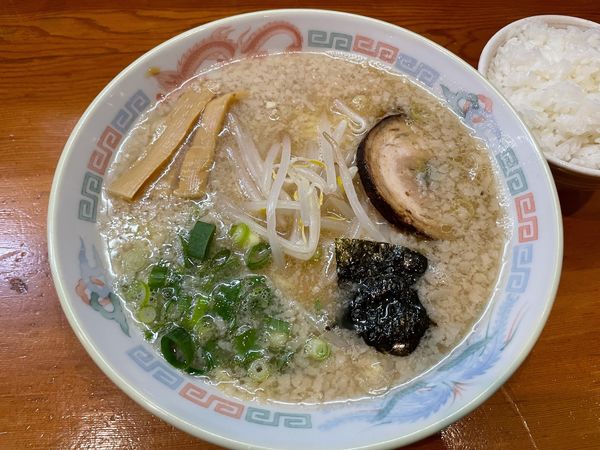 「ラーメン　半ライス」@中華そば専門店 木八 三島店の写真