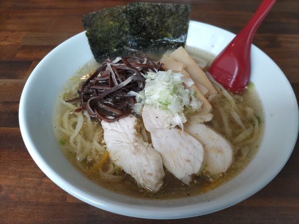 「青鶏そば（太麺）・大盛無料」@三文の徳の写真
