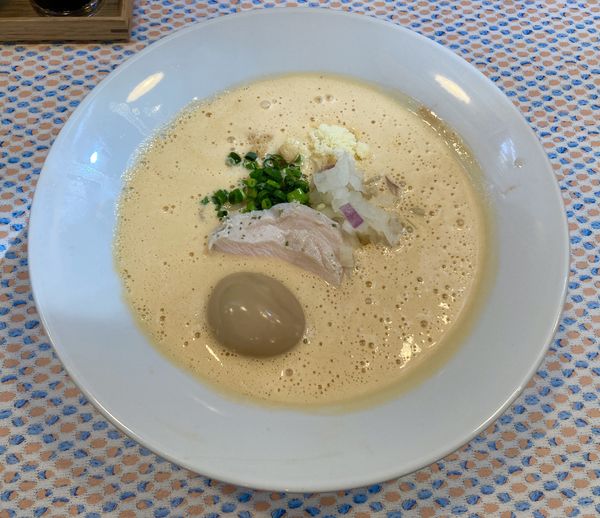 「オマール海老湯＋サービス味玉」@麺屋はやぶさ 下北沢店の写真