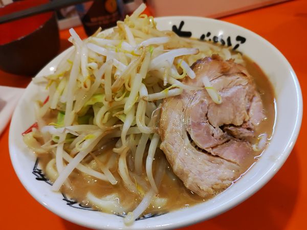 「ミニらーめん 豚一切れ 950円　生卵 50円　ヤサイカラメ」@ちばからの写真