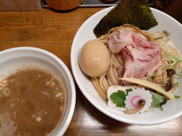 「濃厚煮干しつけ麺(大盛)＋味玉」@馳走麺 狸穴の写真