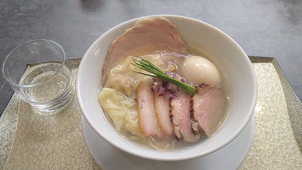 「中華蕎麦(塩)特上¥1600-」@宍道湖しじみ中華蕎麦 琥珀 池袋店の写真