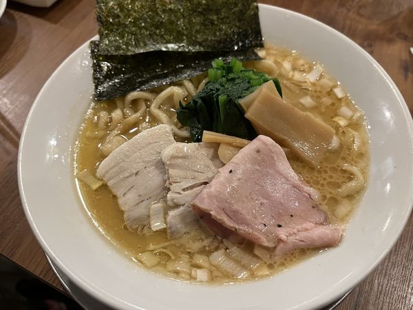 「家系ラーメン」@立ち呑み居酒屋 金町製麺の写真