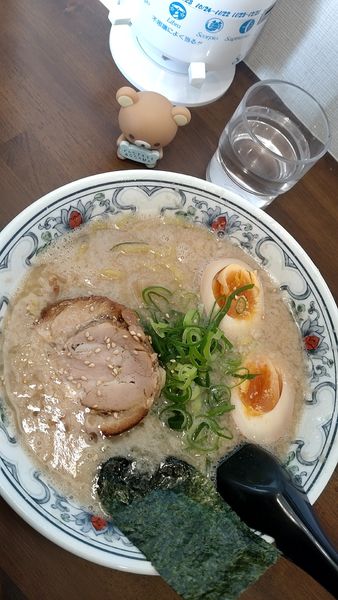 「特製背脂４倍生にんにく醤油ラーメン（850円税込）」@ラーメン・ぶーけの写真