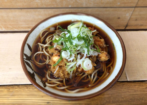 「いかげそ天そば(550円)」@六文そば 中延店の写真