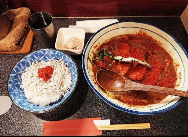 「限定赤いかけラーメン」@烈志笑魚油 麺香房 三くの写真