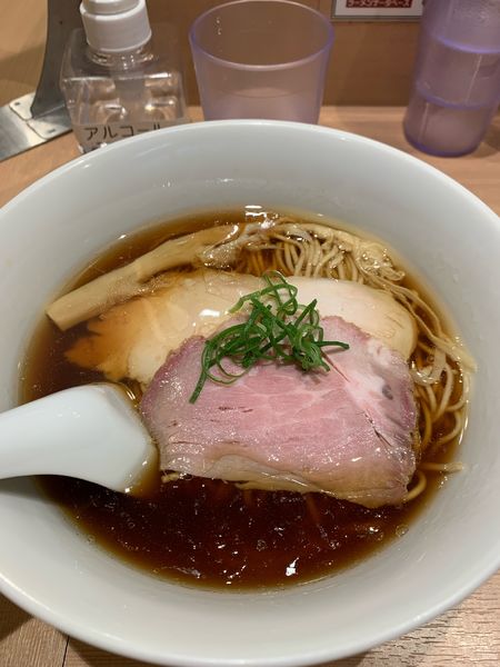 「醤油らぁ麺」@らぁ麺 はやし田 赤羽店の写真