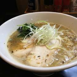 とりぱいたんらぁ麺（しょうゆ）880円