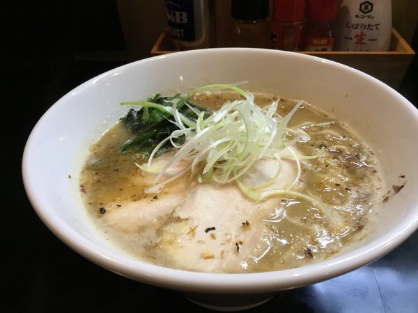 「とりぱいたんらぁ麺（しょうゆ）880円」@らぁ麺家康 千城台店の写真