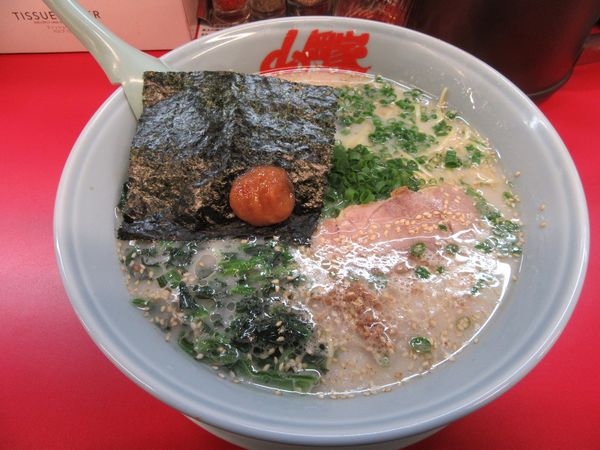 「朝ラーメン中盛（５６０円）＋ほうれん草１２０円」@ラーメン山岡家 定禅寺通店の写真