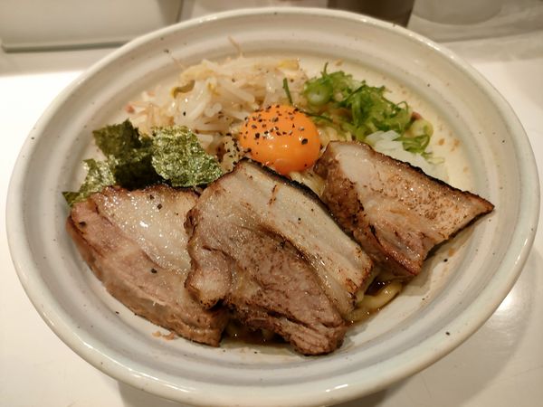 「ぶたぶたまぜそば　大盛り」@ぶっと麺 しゃにむにの写真