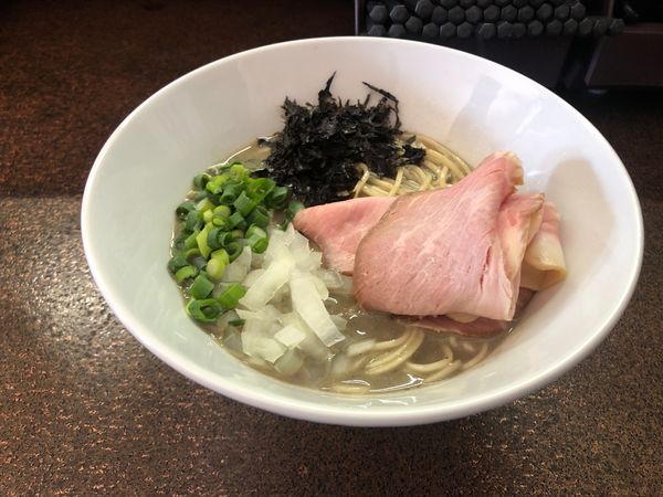 「濃厚煮干し醤油らーめん」@2番ライト 煮干男の写真