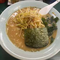 中盛ネギラーメン　900円