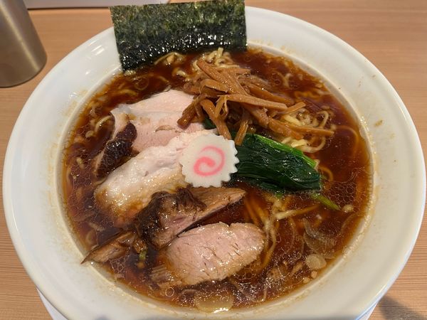 「醤油ﾗｰﾒﾝ大盛固め950円」@長岡食堂 町田店の写真