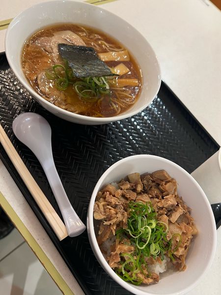 「醤油らーめん830　こだわりチャーシュー丼300円」@湘南 野の実 Terrace mall 湘南店の写真