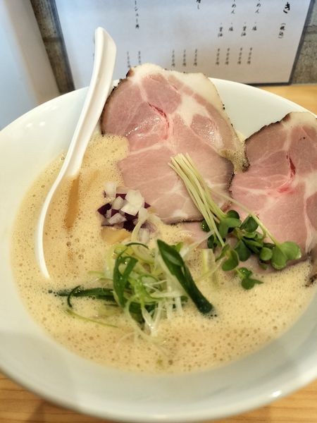 「鶏豚骨白湯醤油ラーメン」@三羽鴉 大和八木店の写真