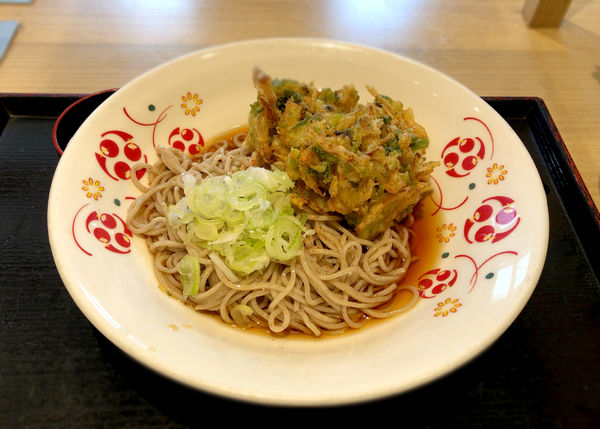 「磯香るあさりのかき揚げそば(冷/580円)」@いろり庵きらく 市川店の写真