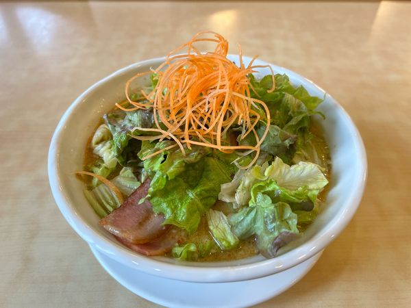 「ベーコンレタス・スパイシー麺」@たっちゃんらーめんの写真