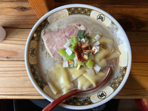 「煮干そば(肉入り) 並　900円」@すごい煮干ラーメン凪 新宿ゴールデン街店 本館の写真