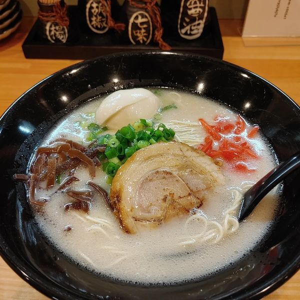 「博多とんこつラーメン」@酒と肴とらぁめん 呑気の写真