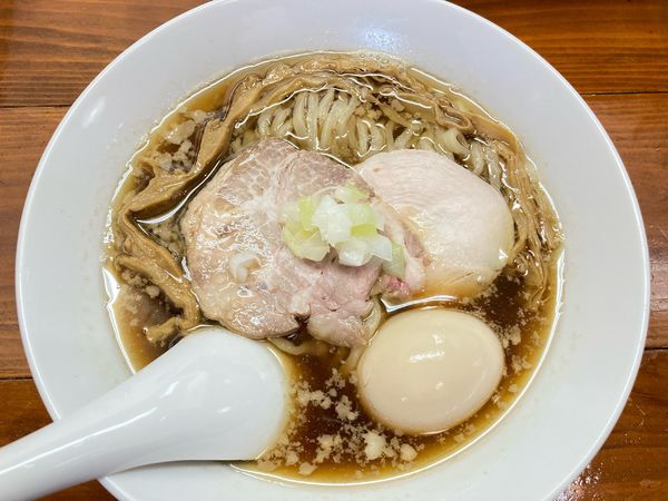 「醤油らぁ麺」@無化調煮干しらぁ麺 誠実の写真