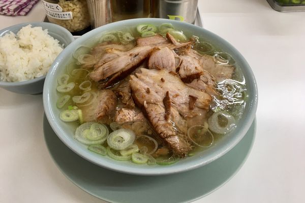 「チャーシュー麺(塩) 950円＋めし(無料)」@ともちんラーメンの写真