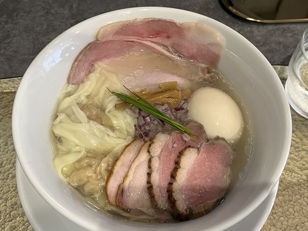 「中華蕎麦〈塩〉特上」@宍道湖しじみ中華蕎麦 琥珀 池袋店の写真