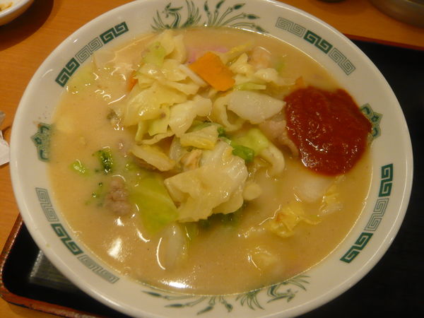 「日高ちゃんぽん（麺少なめ、+秘伝の辛味噌）」@日高屋 新橋駅前店の写真