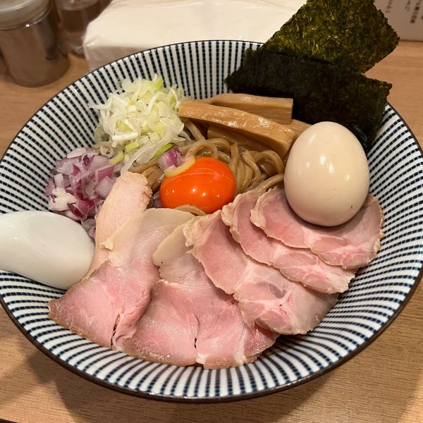 「特製牛出汁まぜそば　全粒粉麺変更」@中華そば 流川の写真