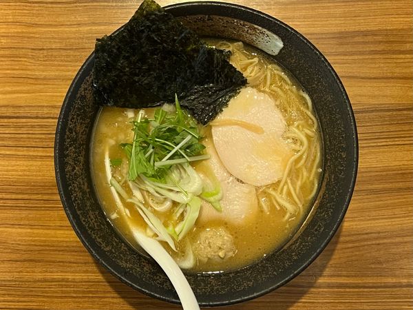 「濃厚鶏骨醤油そば」@濃厚鶏そば 麺屋武一 新橋本店の写真