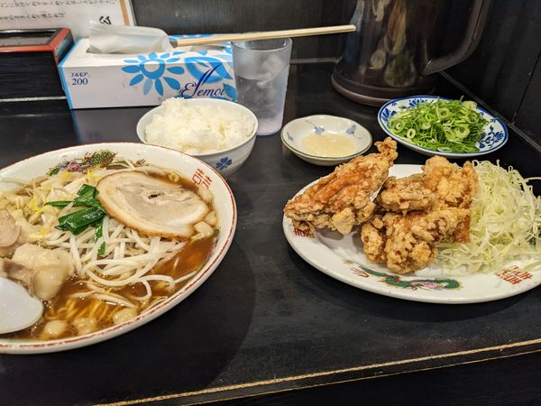 「ホルモンラーメン+唐揚げセット」@尾道らーめん 三公の写真