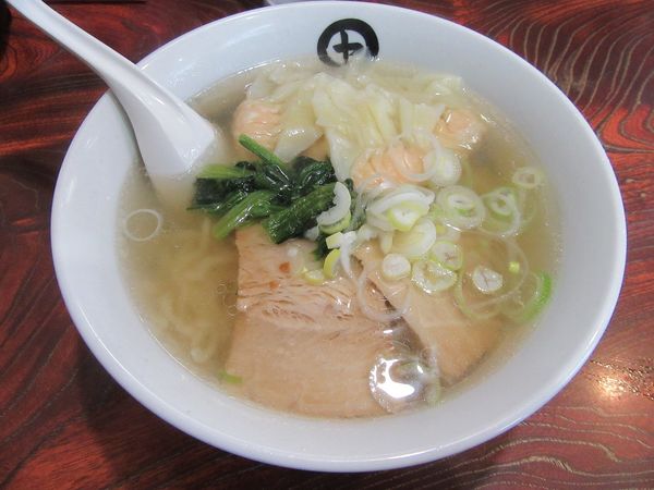 「金のえびわんたんそば(1050円)」@伊藤商店の写真