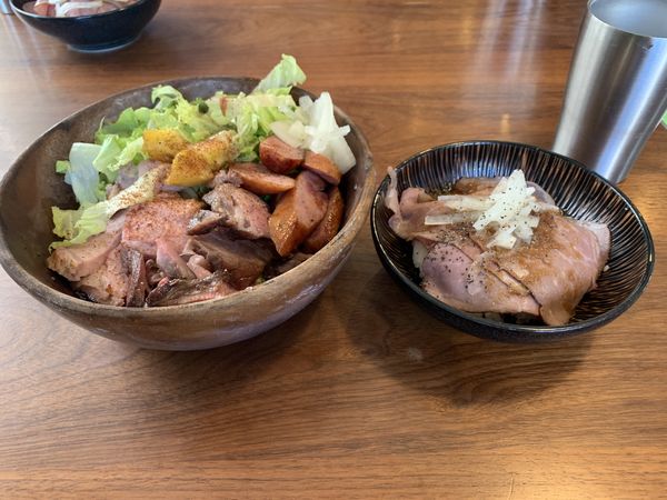 「ワイルドモンスターパレット＋ローストポーク丼」@Handicraft Worksの写真