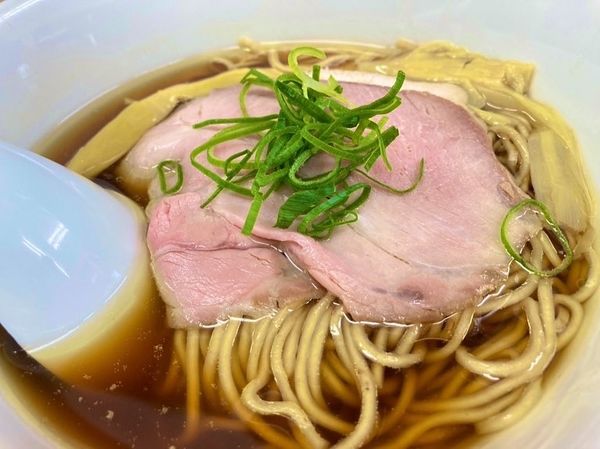 「醤油ラーメン」@らぁ麺 琥珀の写真