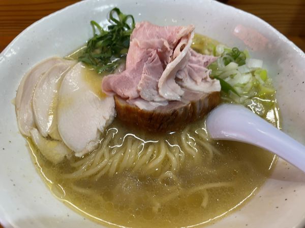 「塩3種のチャーシューメン」@らーめん 波の花の写真