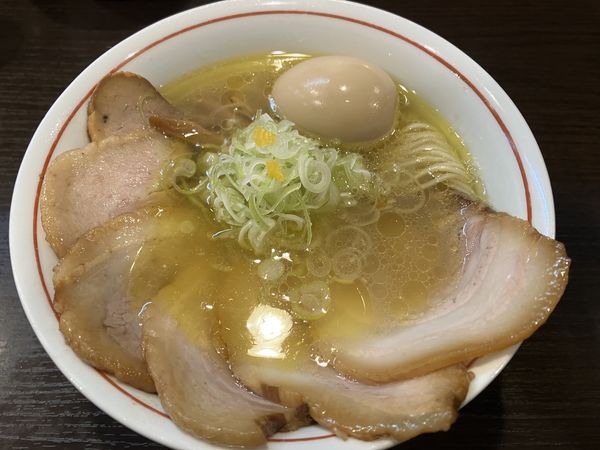 「しおらーめん、味玉、チャーシュー」@らーめん颯人の写真