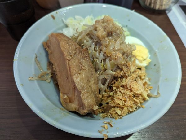 「少な目汁なし950円」@ラーメン富士丸  西早稲田店の写真