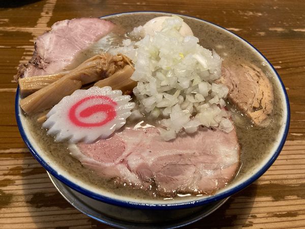 「特濃煮干し中華そば・中盛、全部のせ」@中華そば 弥惣吉の写真