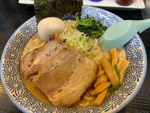 「豚骨醤油味玉ラーメン大盛1400円」@麺屋 青山 本店の写真